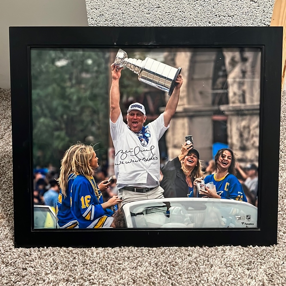 Framed Fanatics Blues Posted Autographed by Brett Hull
